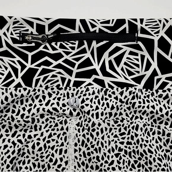 Lululemon Real Quick Tight Crops Miss Mosaic White Posey Black White Size 8 - Picture 8 of 14